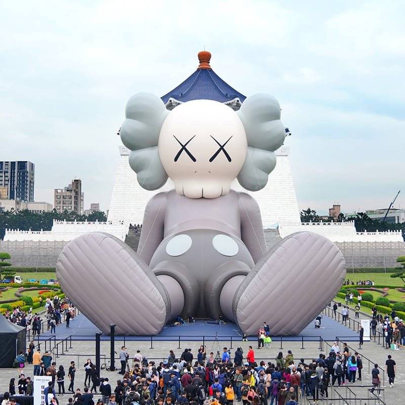 2019 年，Kaws 展示了他迄今為止在臺(tái)灣最高的雕塑。 ?Kaws，通過(guò) Instagram